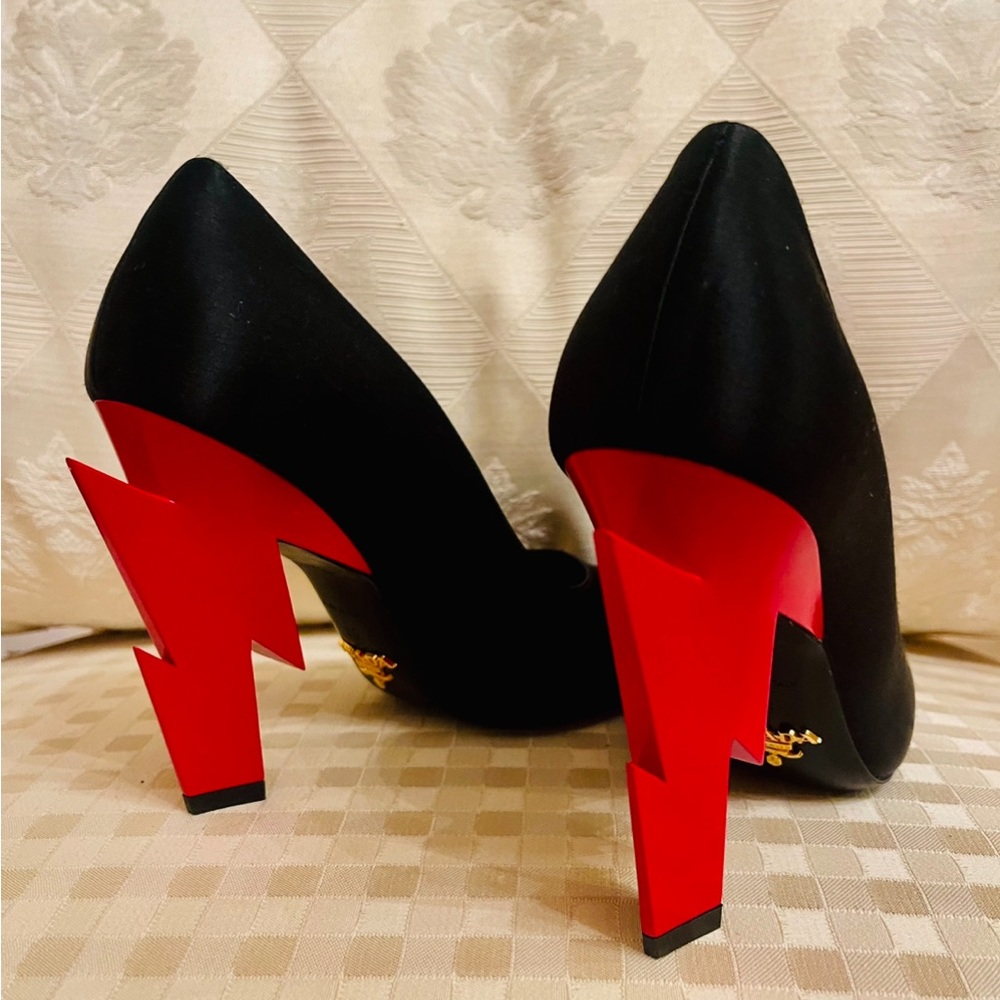 Prada
 Thunder Pumps
 36 - Picture 10 of 11